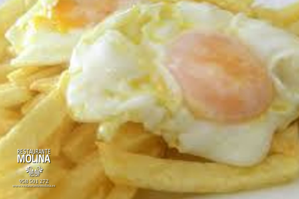 Patatas fritas con huevo en Restaurante Molina